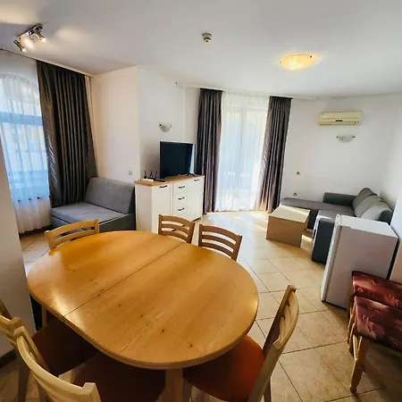 Spacious With 2 Bedrooms And 2 Bathrooms Complex Royal Sun Sunny アパート *