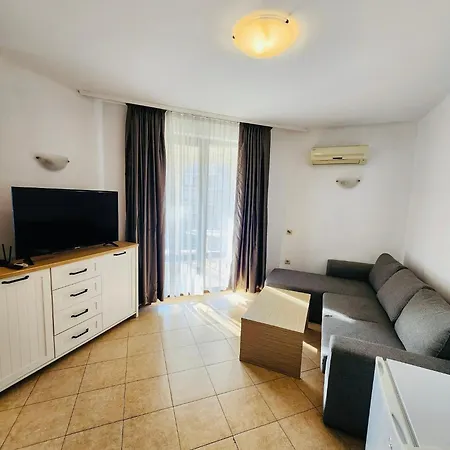 Spacious With 2 Bedrooms And 2 Bathrooms Complex Royal Sun Sunny アパート